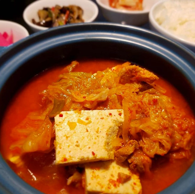 Kimchi jjigae